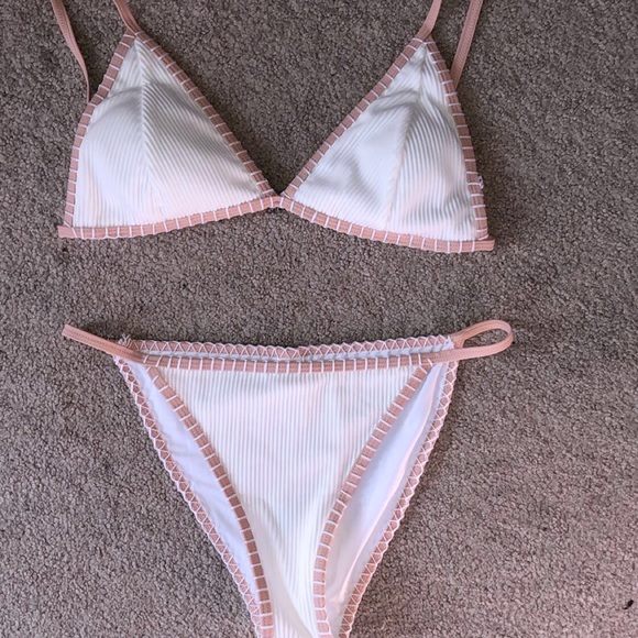 Bikini - Picture 2 of 3